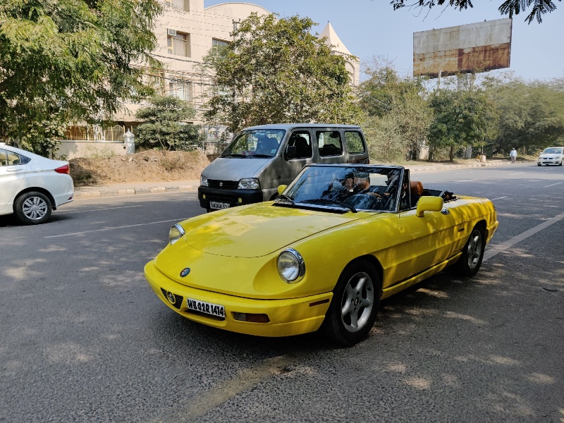 Gurugram keeps Valentines date with vintage cars while spreading vaccination awareness