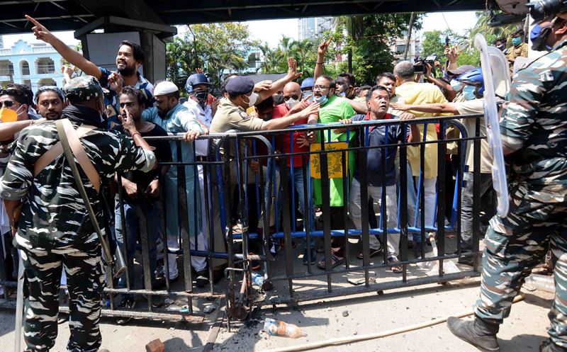 TMC activists gather outside CBI office at Nizam Palace in protest against politicians' arrests