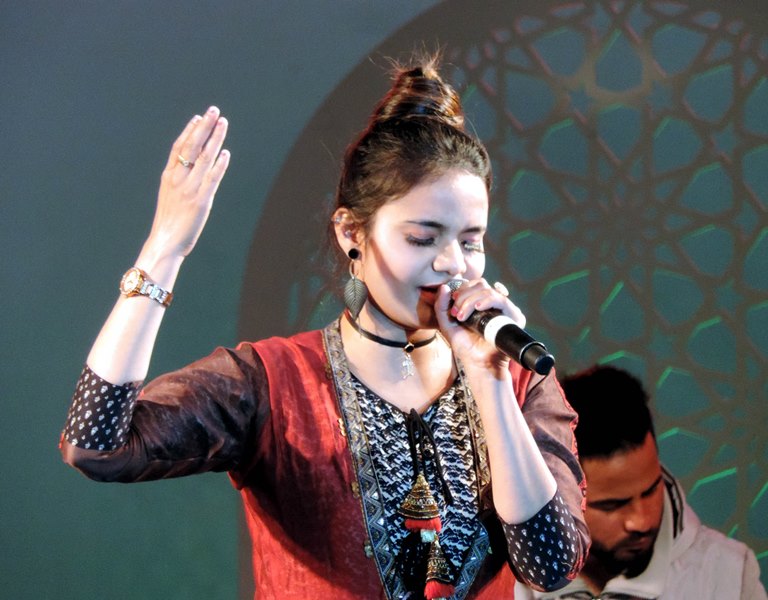 JK Governor inaugurates tulip festival in Srinagar