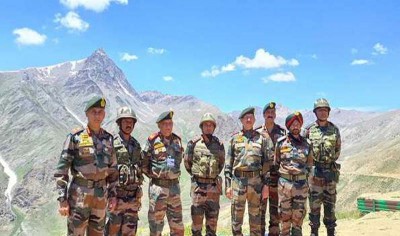Gen Bipin Rawat visits Drass, reviews security, operational preparedness along LoC