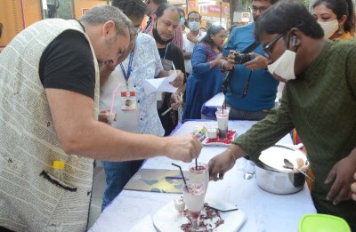 Acropolis Mall regales Kolkata with an early Holi celebration