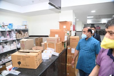 Assam CM Himanta Biswa Sarma visits Covid facility of govt hospital at late night