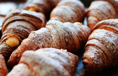 Jammu and Kashmir: Amid surge in cases, bakery sells online ahead of Eid 