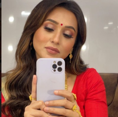 Mimi Chakraborty expresses 'disgust' after 7000 pics gets deleted from iPhone gallery