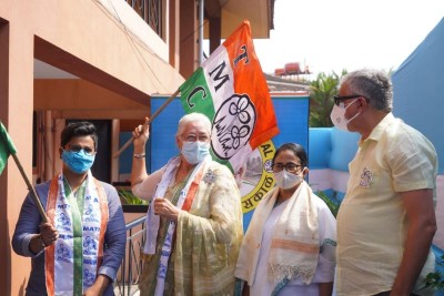 Actress Nafisa Ali joins Mamata's TMC ahead of 2022 Goa polls