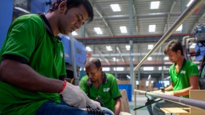 Bangladesh urges India to step up investments in its SEZs