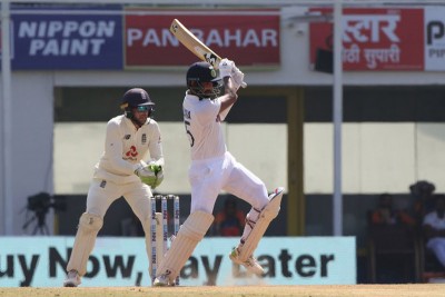 India struggle at 257 for six at stumps 