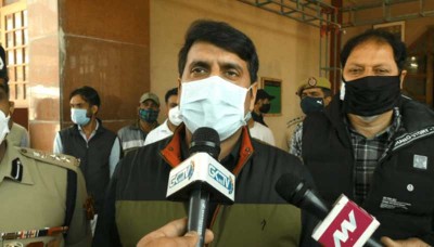 Kashmir: Deputy Commissioner calls for strict adherence to Covid-19 SOPs