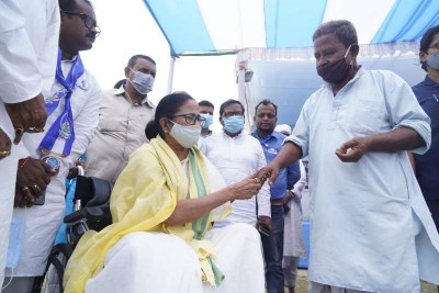 Bengal: Mamata meets family members of people killed in Cooch Behar shooting