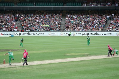 BBL faces COVID-19 challenge as 11 players from Melbourne Stars and Sydney Thunder test positive