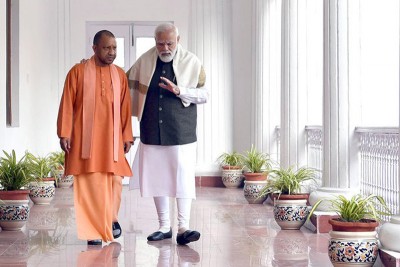 PM Modi interacts with Yogi Adityanath in Raj Bhavan corridor