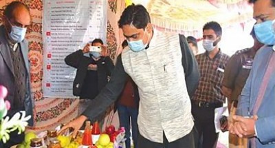 Kashmir: Union MoS Thakur visits Pahalgam