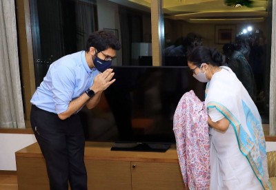 Mamata Banerjee meets Shiv Sena's Aaditya Thackeray, Sanjay Raut in Mumbai