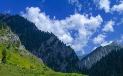 North Kashmir: Local volunteers join hands to clean tourist spot Shranzfall in Baramulla outskirts