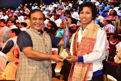 Assam showers awards on boxer Lovlina Borgohain, to name a road after her