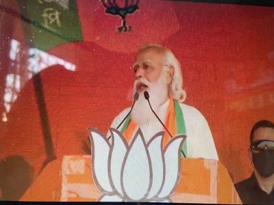 People of Bengal want 'Ashol Poriborton' : PM Modi in Kolkata's Brigade rally