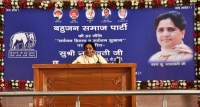 Mayawati addresses press conference in Lucknow