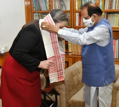 Assam Guv welcomes Consulate General of USA Melinda Pavek with traditional Gamosa in Guwahati