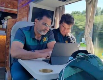 Former Pakistan skipper Waqar Younis apologises for his "Namaz-Hindu" comment