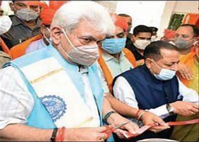 J&K LG supports scaling up local handloom, handicrafts to a global level