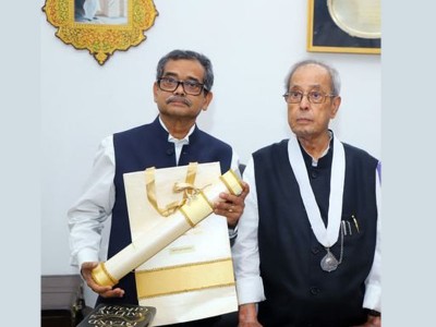 Pranab Mukherjee's son and Congress leader Abhijit Mukherjee likely to join TMC today