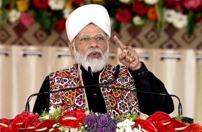 PM Modi in an inauguration ceremony in Varanasi