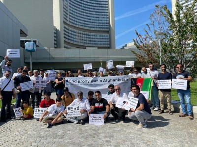 Vienna: Afghanistanis demonstrate outside UN building