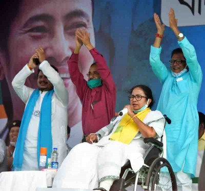 Mamata Banerjee accuses BJP of playing "divisive" politics