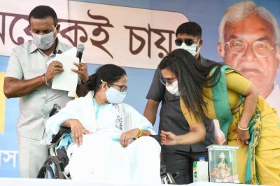 Mamata Banerjee slams Mahua Moitra in public over factionalism within party