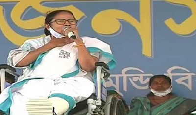 Conspiracies cannot stop me: Mamata Banerjee
