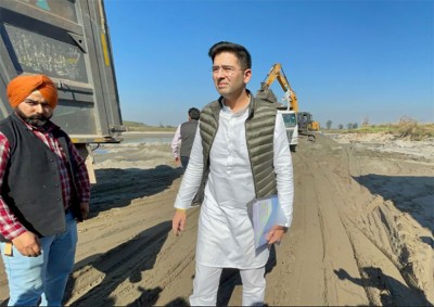 Punjab: Raghav Chadha raids sand mafia operating in Chamkaur Sahib, exposes illegal sand mining