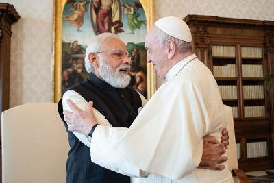 PM Modi calls on Pope Francis, holds one-on-one talks with pontiff