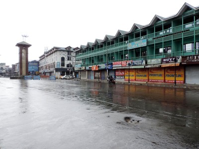 Lal Chowk in Srinagar wears deserted look amid lockdown
