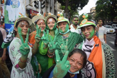 TMC set to sweep violence-marred Kolkata civic polls, Opposition languishes in single digit