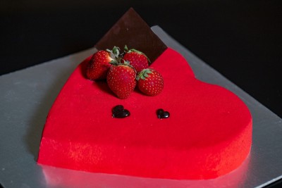 From staycations to sumptuous buffets, you have a range of options to choose from this Valentine's Day