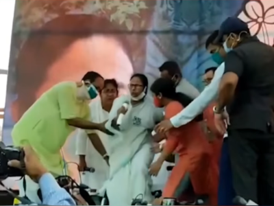 Mamata leaves wheelchair, stands up for national anthem at Nandigram