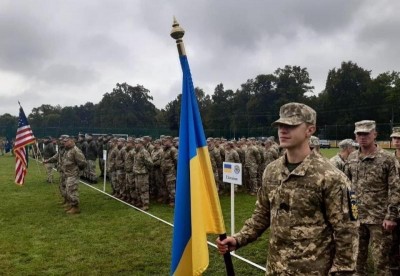 Instruction: Link Names in Bold