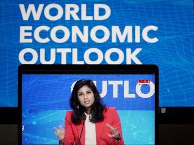 Amitabh Bachchan says Gita Gopinath has a beautiful face in KBC 12; Twitteratis slam him for linking beauty with brains