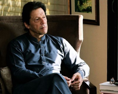 Pakistan: Imran Khan blames 'mistakes' for election defeat
