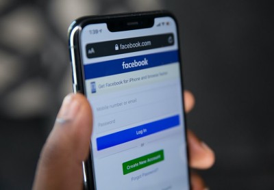 Supreme Court pulls up Facebook, WhatsApp over privacy policy