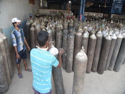 Assam Industry Minister interacts with oxygen manufacturing units