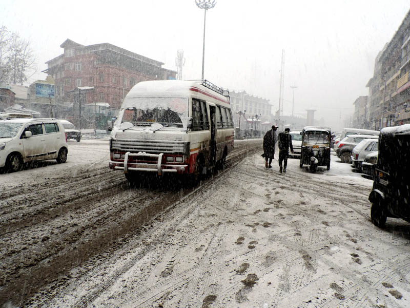 Jammu and Kashmri experiences fresh spell snowfall