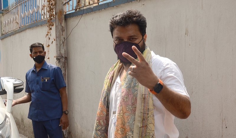 West Bengal Assembly polls: Celebrities exercise their voting rights