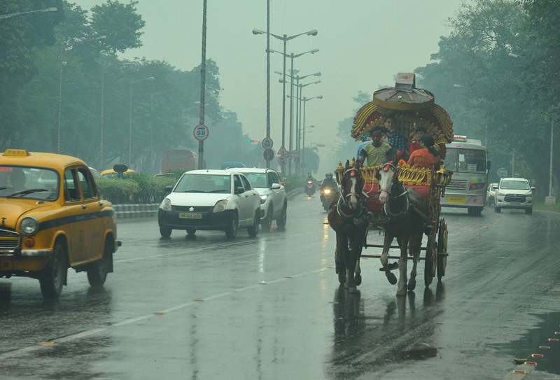 Kolkata experiences chill in the air along with drizzle amid depression