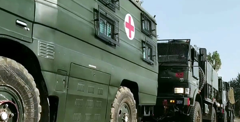 Kashmir: Security force vehicles moving towards encounter site