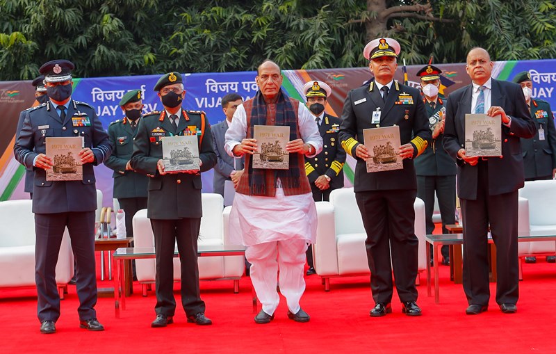 Rajnath Singh addressing gathering after interacting with Indian war veterans in Delhi