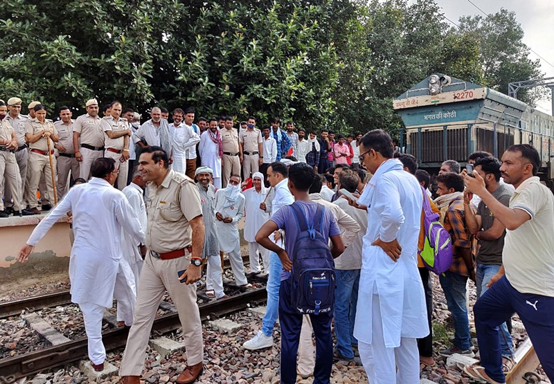 Farmers observe Bharat Bandh across India