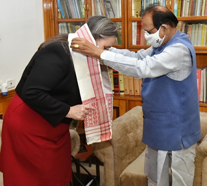 Assam Guv welcomes Consulate General of USA Melinda Pavek with traditional Gamosa in Guwahati