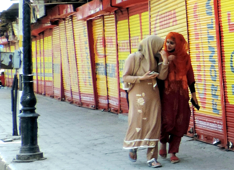 COVID: Shops and business establishments remained closed in Srinagar