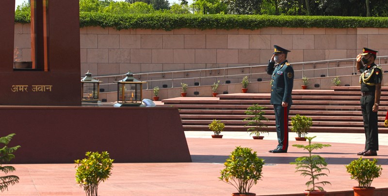 Minister of Defence of Republic of Kazakhstan Lieutenant General Nurlan Yermekbayev pays homage at National War Memorial